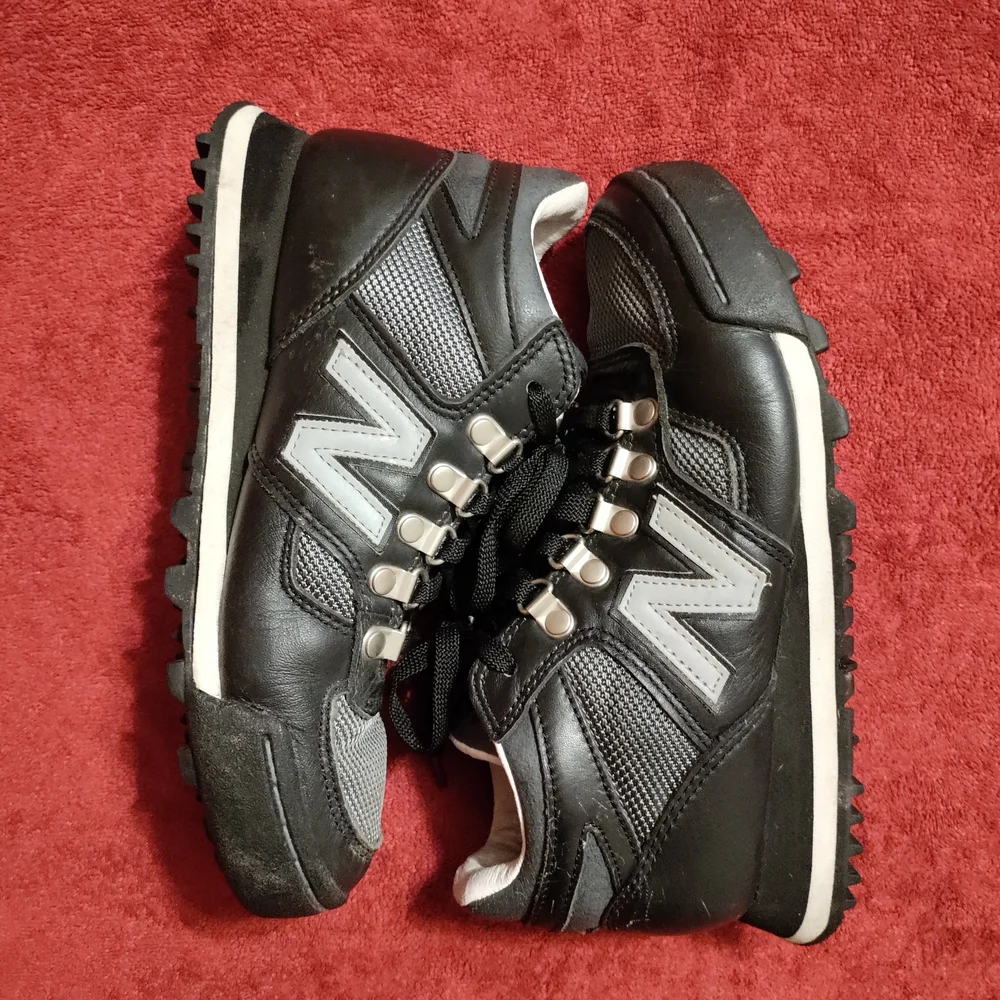 New Balance 710 Leather Hiking Boot Sneakers. Black & Gray. Women's 7